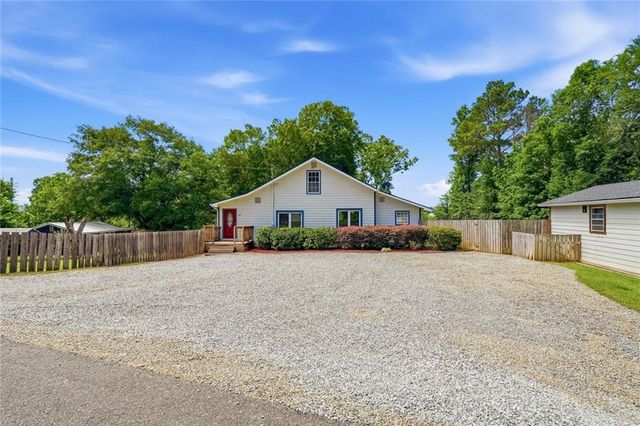 135 Grogan Road NE, White, GA 30184