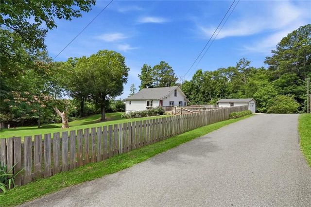 135 Grogan Road NE, White, GA 30184