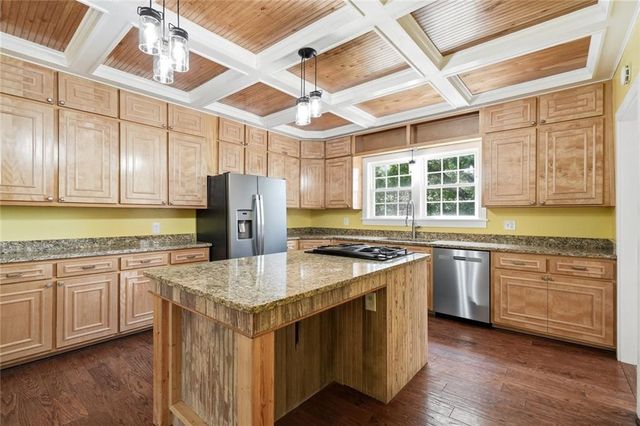 135 Grogan Road NE, White, GA 30184