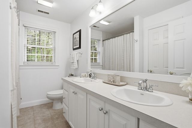1 Lawton Ave, Westford, MA 01886