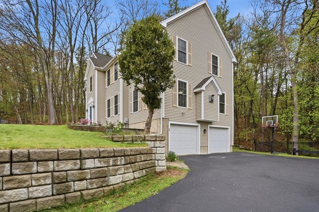 1 Lawton Ave, Westford, MA 01886