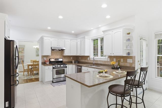 1 Lawton Ave, Westford, MA 01886