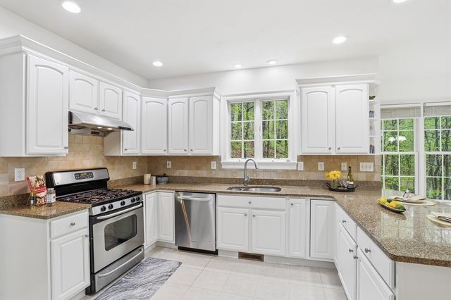 1 Lawton Ave, Westford, MA 01886