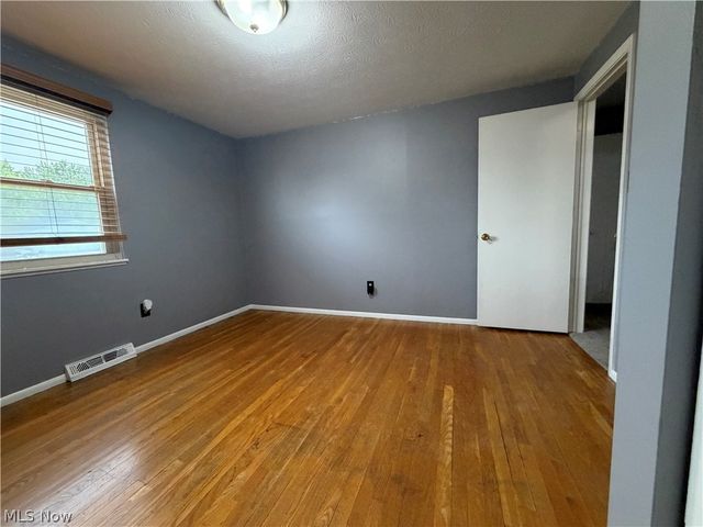 24881 Ridgeline Drive, Bedford Heights, OH 44146