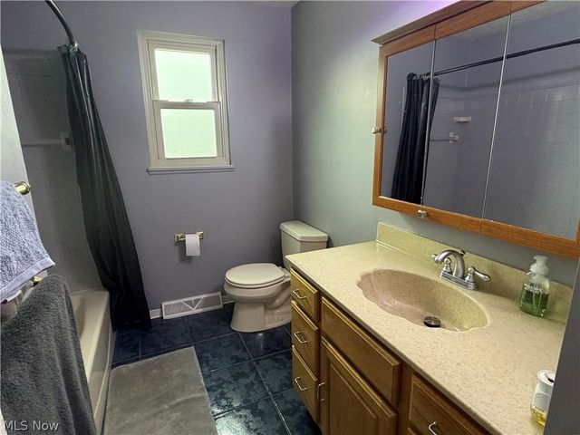 24881 Ridgeline Drive, Bedford Heights, OH 44146