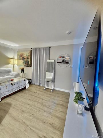 8269 Westminster Avenue, Warren, MI 48089