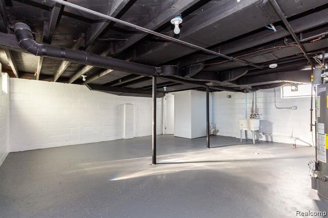 8269 Westminster Avenue, Warren, MI 48089