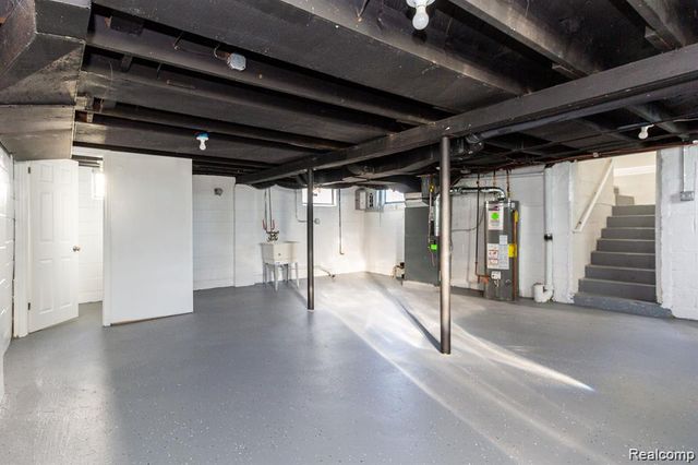 8269 Westminster Avenue, Warren, MI 48089