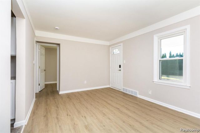 8269 Westminster Avenue, Warren, MI 48089