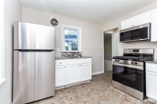 8269 Westminster Avenue, Warren, MI 48089