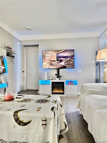 8269 Westminster Avenue, Warren, MI 48089