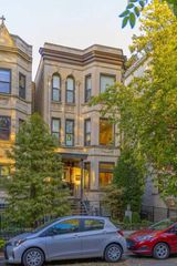 712 W Briar Place, Chicago, IL 60657