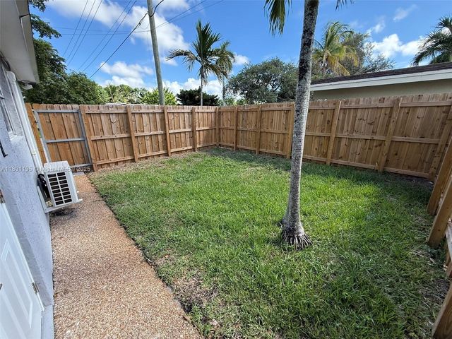 4300 NW 3rd Ct 1, Plantation, FL 33317