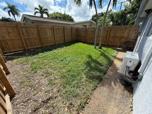 4300 NW 3rd Ct 1, Plantation, FL 33317