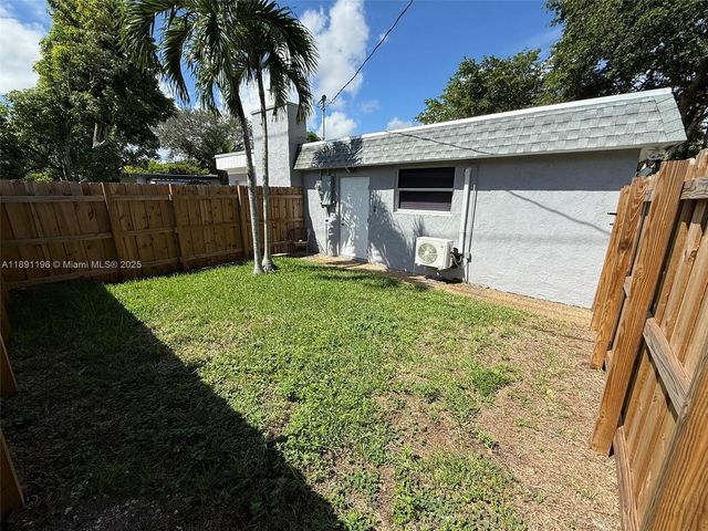4300 NW 3rd Ct 1, Plantation, FL 33317
