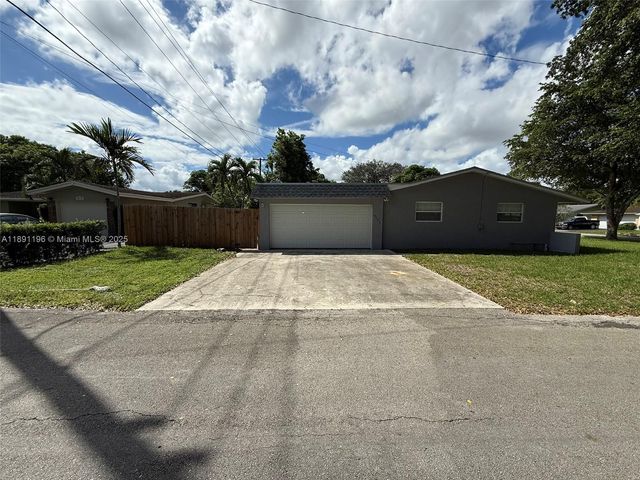 4300 NW 3rd Ct 1, Plantation, FL 33317