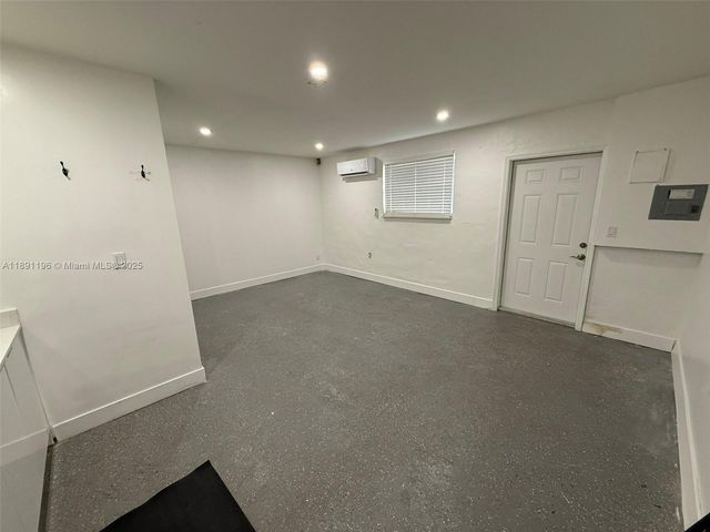 4300 NW 3rd Ct 1, Plantation, FL 33317