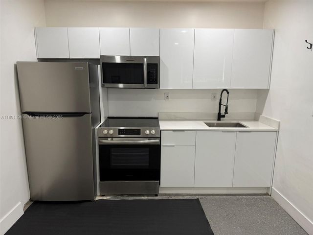 4300 NW 3rd Ct 1, Plantation, FL 33317