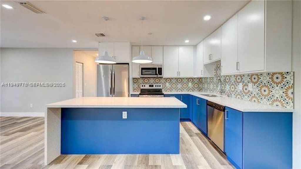 1050 SW 11th St 1052, Miami, FL 33129