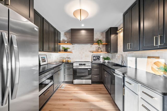 541 Doral Country Dr, Nashville, TN 37221