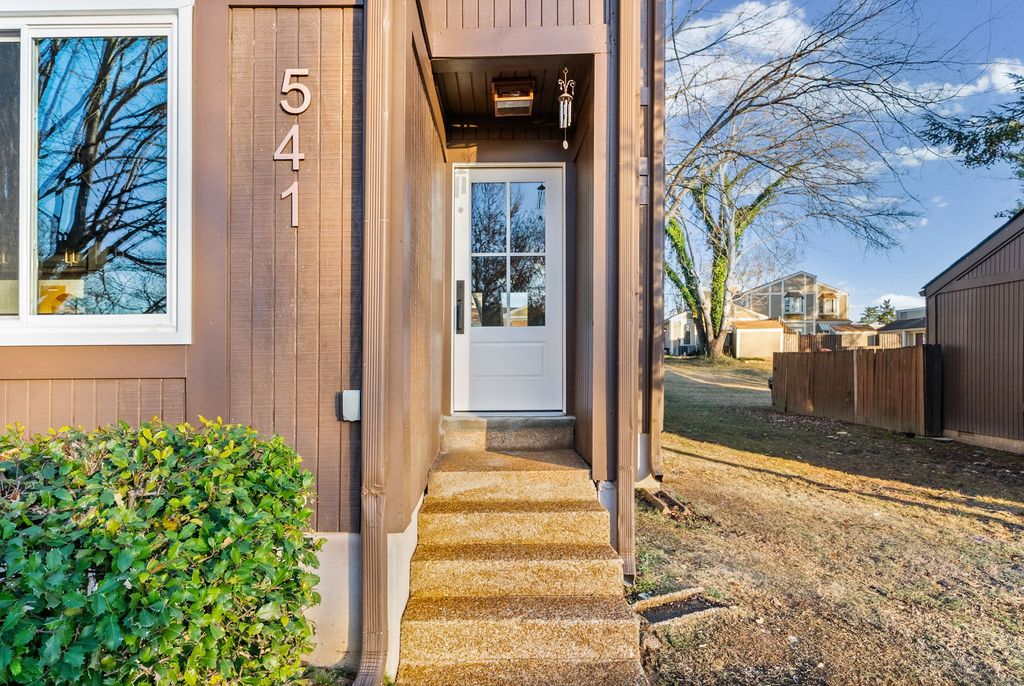 541 Doral Country Dr, Nashville, TN 37221