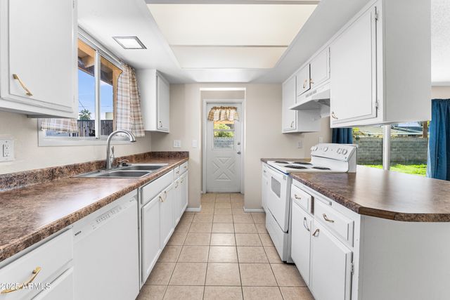 4401 W CLAREMONT Street, Glendale, AZ 85301