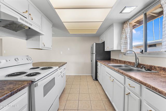 4401 W CLAREMONT Street, Glendale, AZ 85301