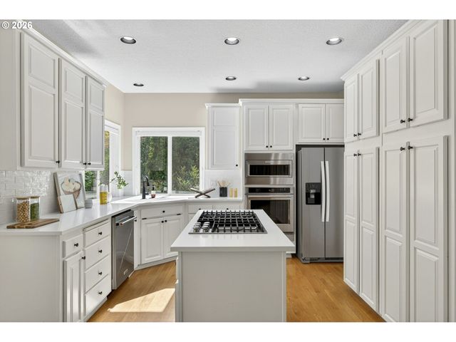 5530 BAY CREEK Dr, Lake Oswego, OR 97035