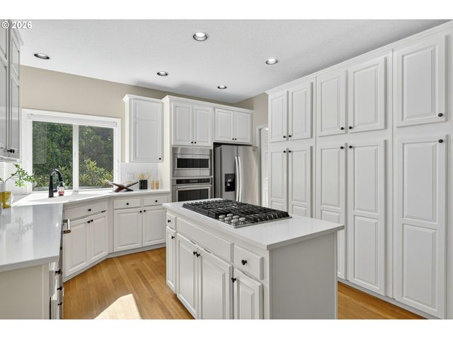 5530 BAY CREEK Dr, Lake Oswego, OR 97035