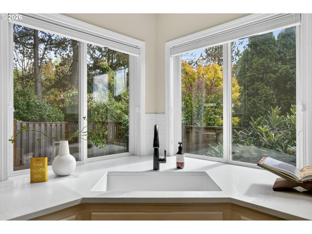 5530 BAY CREEK Dr, Lake Oswego, OR 97035