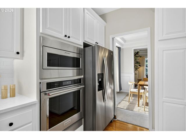 5530 BAY CREEK Dr, Lake Oswego, OR 97035