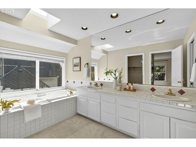 5530 BAY CREEK Dr, Lake Oswego, OR 97035