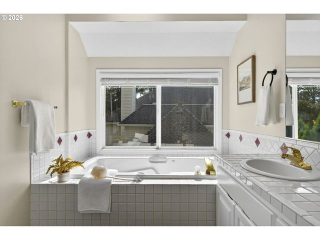 5530 BAY CREEK Dr, Lake Oswego, OR 97035