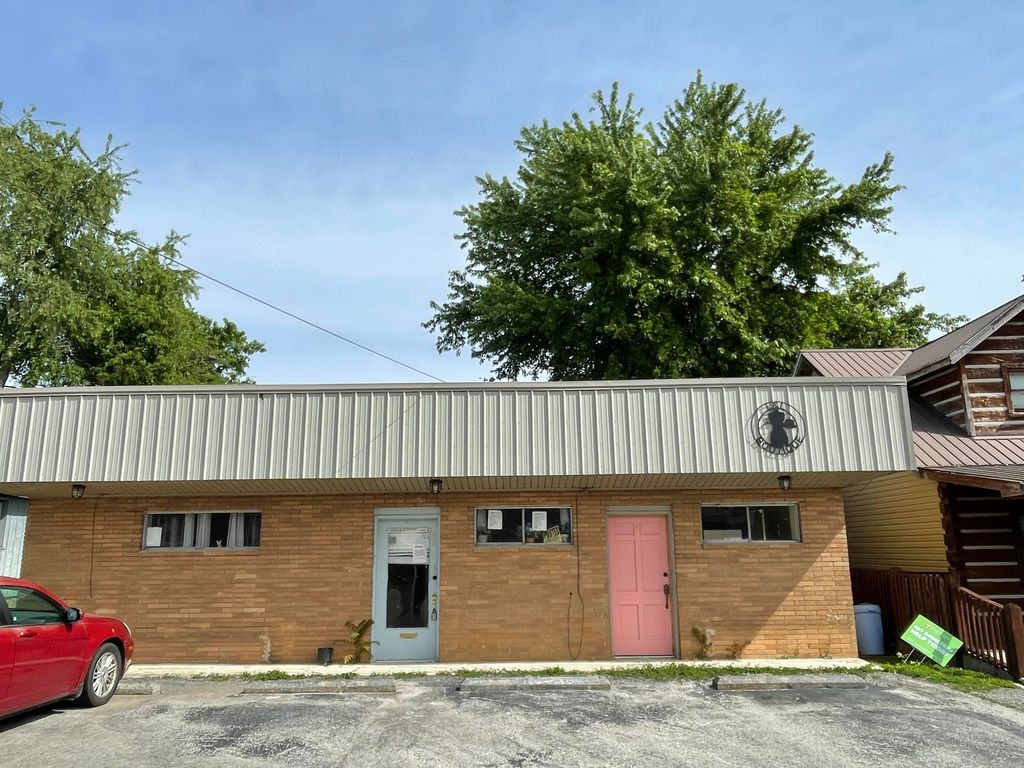 161 Court Street, Whitley City, KY 42653