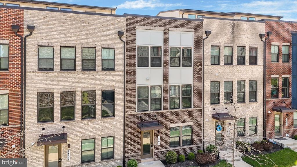 Image 2 of property listing at 2804 LEWIS AVE, Suitland, MD 20746