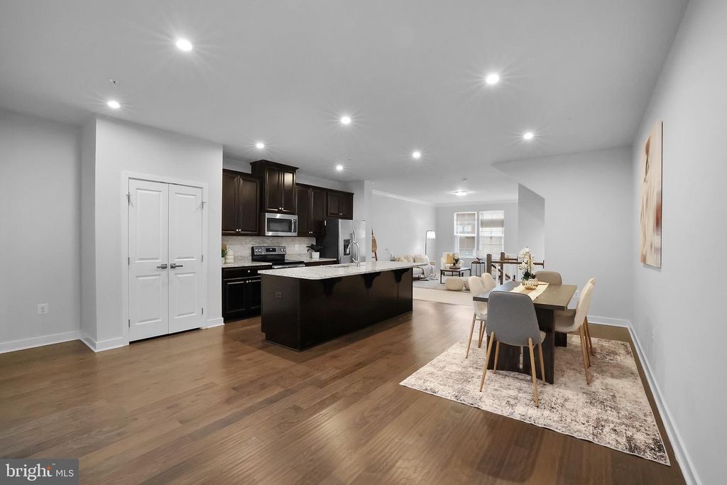 Image 5 of property listing at 2804 LEWIS AVE, Suitland, MD 20746