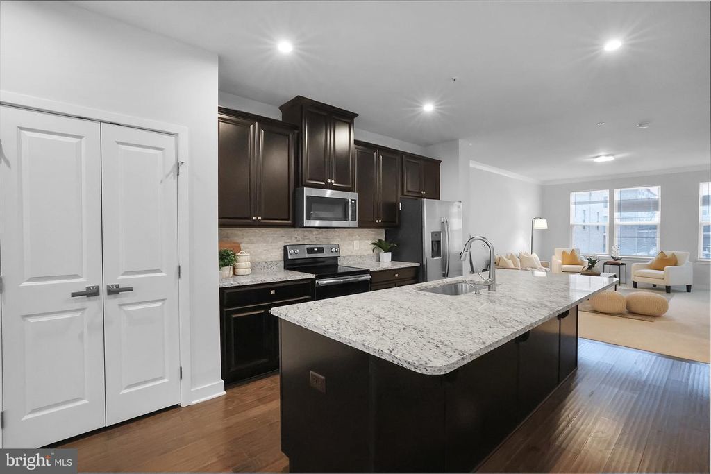 Image 8 of property listing at 2804 LEWIS AVE, Suitland, MD 20746
