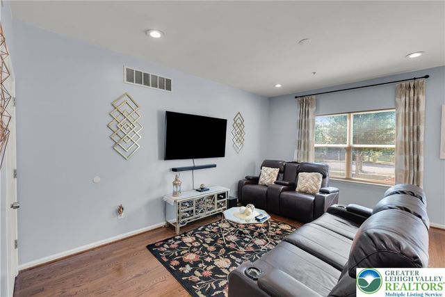 923 King Way, Upper Macungie Twp, PA 18031