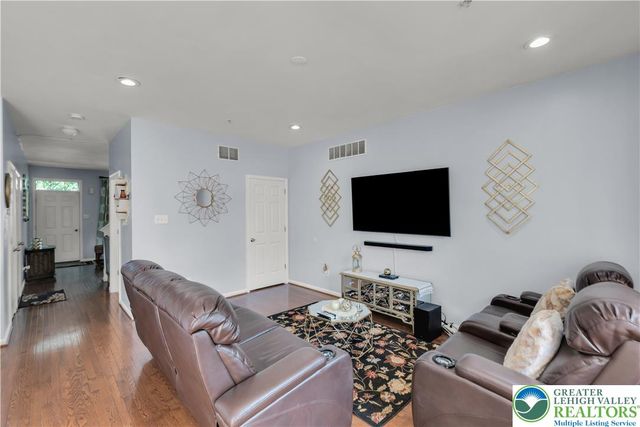 923 King Way, Upper Macungie Twp, PA 18031