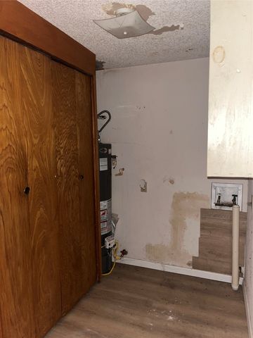 305 N TRAVIS Street, Comanche, TX 76442