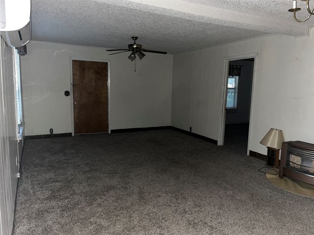 305 N TRAVIS Street, Comanche, TX 76442