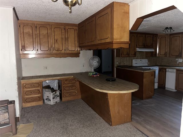 305 N TRAVIS Street, Comanche, TX 76442