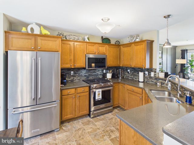 903 DANESFIELD LN, Lancaster, PA 17601