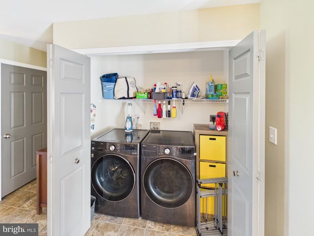 903 DANESFIELD LN, Lancaster, PA 17601