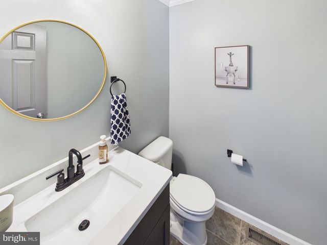 903 DANESFIELD LN, Lancaster, PA 17601