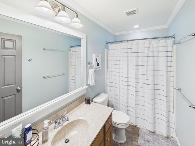 903 DANESFIELD LN, Lancaster, PA 17601