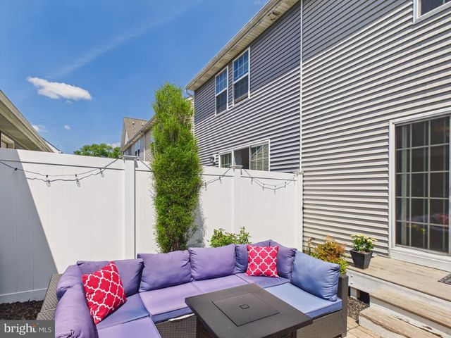 903 DANESFIELD LN, Lancaster, PA 17601