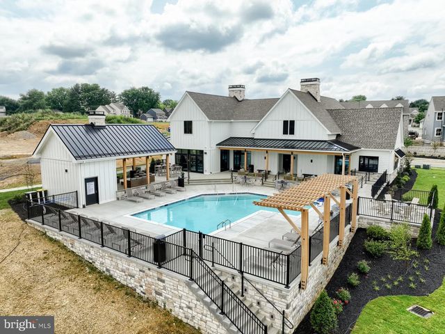 903 DANESFIELD LN, Lancaster, PA 17601