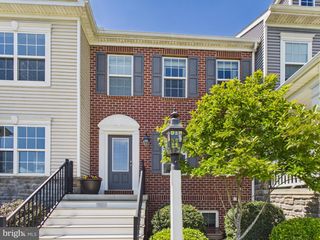 903 DANESFIELD LN, Lancaster, PA 17601