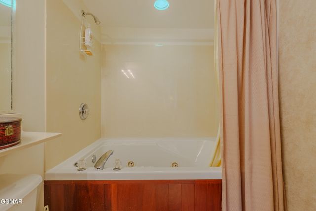 210 Roaring Fork, Gatlinburg, TN 37738